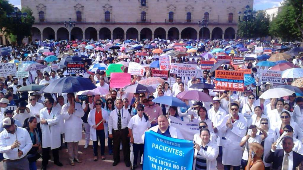 Unidos. Más de 2,500 personas participaron en la manifestación en Durango. (El Siglo de Torreón)