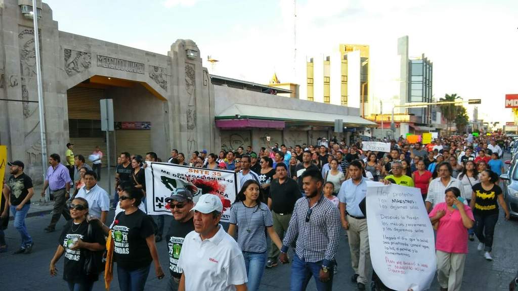 Desde ahí se organizaron para realizar un recorrido sobre la avenida Hidalgo, en dirección a la Plaza de Armas de Torreón. (El Siglo de Torreón)