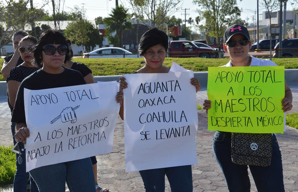 Protestan maestros en Monclova