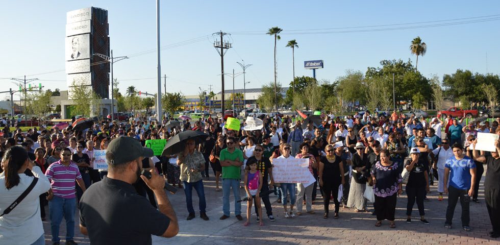 Protestan maestros en Monclova