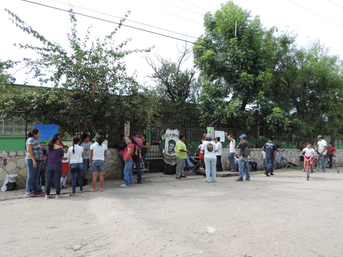 Toman madres de familia escuela Coahuila