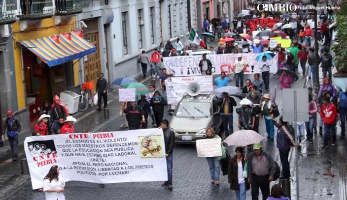 Marchan CNTE en Puebla para exigir paz en Oaxaca