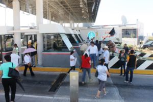 Maestros toman caseta autopista Saltillo