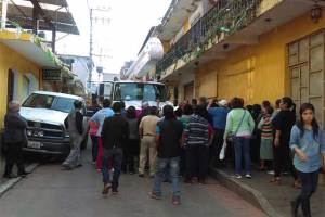 Suspende CFE energía en Huauchinango y ocasiona protestas y cierre de calles (Puebla)