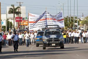 marcha-maestros-snte-patrullas-990x660