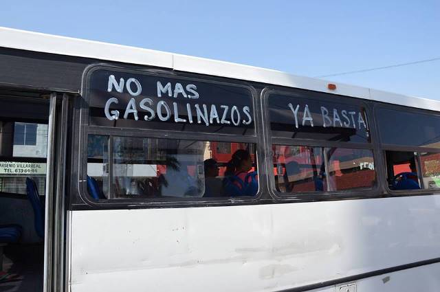 Protestan contra gasolinazo choferes de la Hipodromo en Monclova, Coahuila