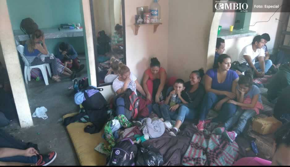 Ubican casa de seguridad con 90 migrantes retenidos en Puebla