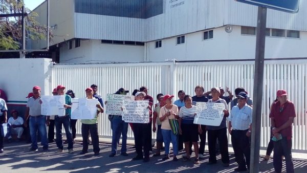 Bloquean ejidatarios oficinas para exigir el pago de sus tierras (Yucatán)