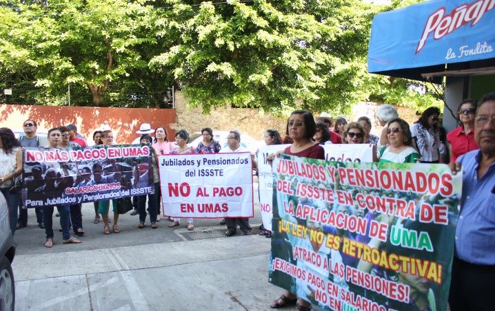 Jubilados de Yucatán reprueban ley de pago del ISSSTE