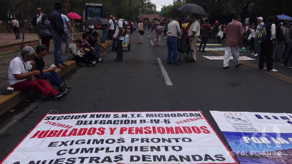 Jubilados inician plantón en Finanzas (Michoacán)