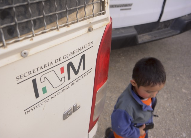 En México como en EU, niños migrantes con frecuencia son separados de sus familiares cuando son detenidos por el INM: Académica