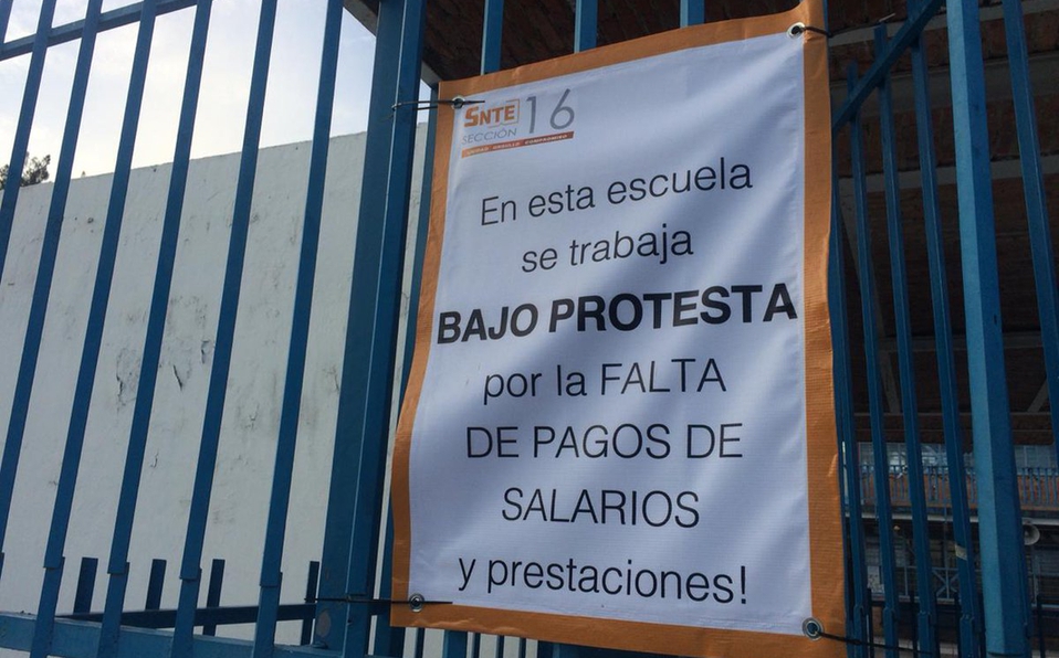 Cumplen maestros con paro en 8 mil escuelas en Jalisco