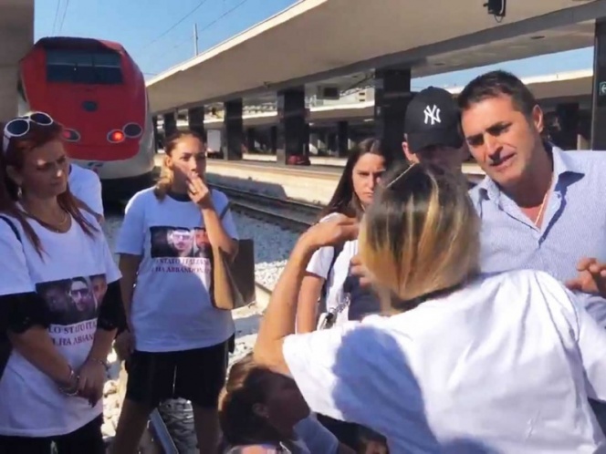 Por italianos desaparecidos en Jalisco, bloquean estación de trenes