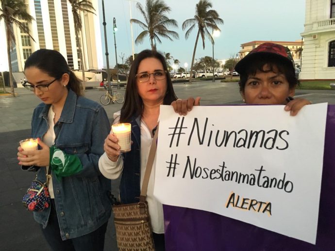 Realizan en Veracruz, marcha contra feminicidios