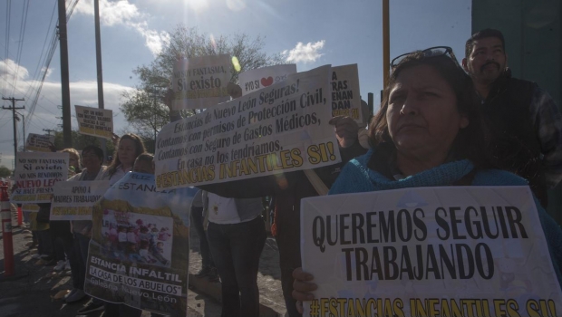 Protestan frente a Palacio Nacional por estancias infantiles (Guanajuato, Guerrero, Ciudad de México)