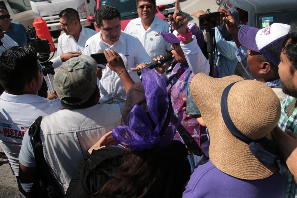 Con bloqueo en Autopista del Sol, feministas obligan al fiscal de Morelos a que las escuche