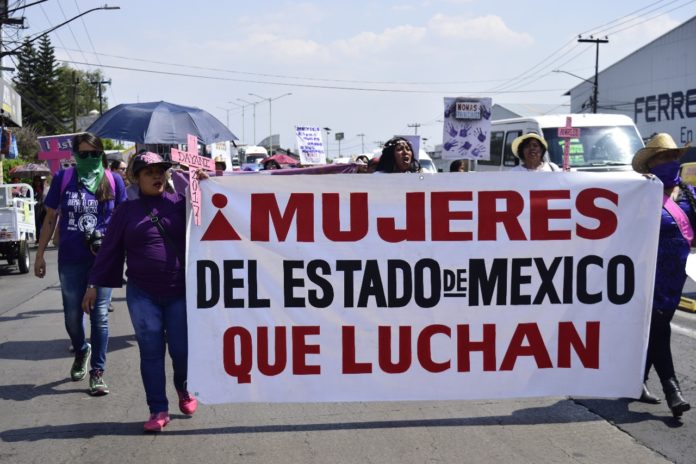 Mujeres de Ecatepec se manifiestan contra la violencia feminicida (Estado de México)