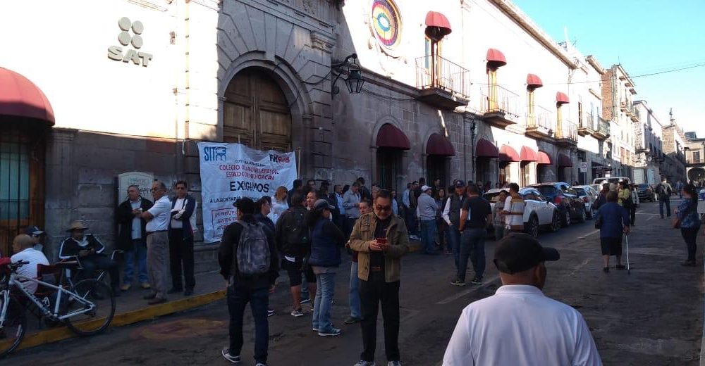 Nuevamente Sindicato de Bachilleres protesta en SAT (Michoacán)