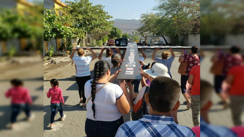 Madres y familias de desaparecidos en Apatzingán, Michoacán se suman al Viacrucis y dicen basta a la violencia