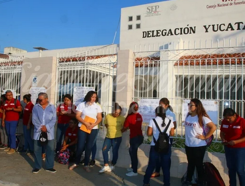 Exempleados toman las intalaciones del Conafe en Mérida