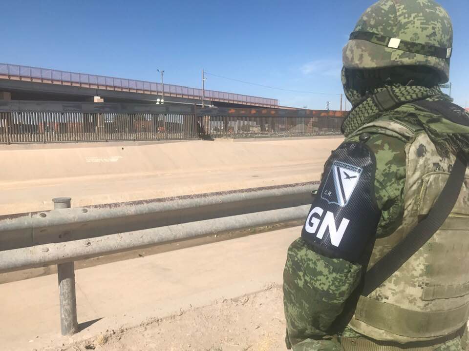 Usan militares brazalete de Guardia Nacional en patrullaje antimigrante en Ciudad Juárez (Chihuahua)