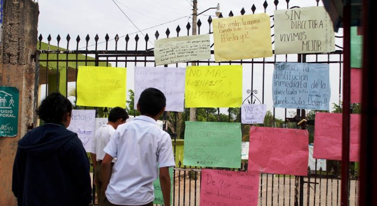 Tras varios días, padres de familia liberan secundaria de Peto (Yucatán)