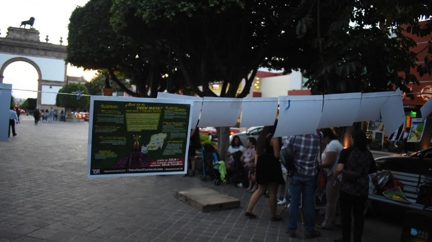 Convocados por el EZLN y el Consejo Indígena de Gobierno, protestan colectivos en León contra proyectos que amenazan la vida