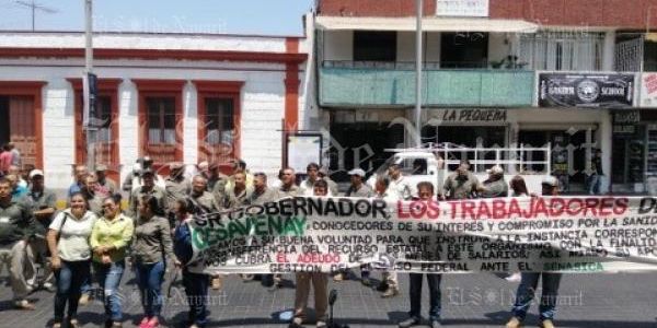 Integrantes del CESAVENAY se manifiestan sobre la Av. México de la Ciudad de Tepic (Nayarit)