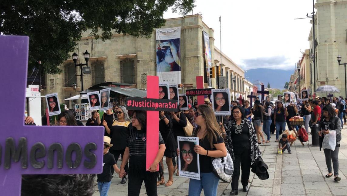 Marchan por un año de impunidad en el asesinato de María del Sol (Oaxaca)