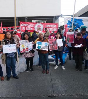 Comuneros y activistas protestan frente a la SEMARNAT en la Ciudad de México