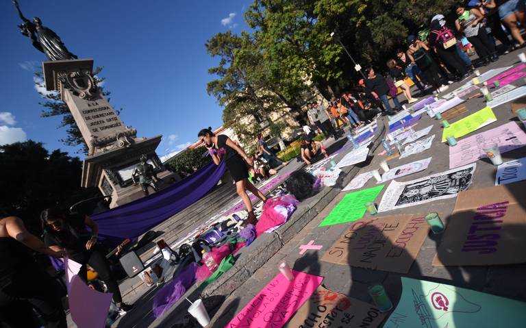 Marchan mujeres queretanas contra la violencia