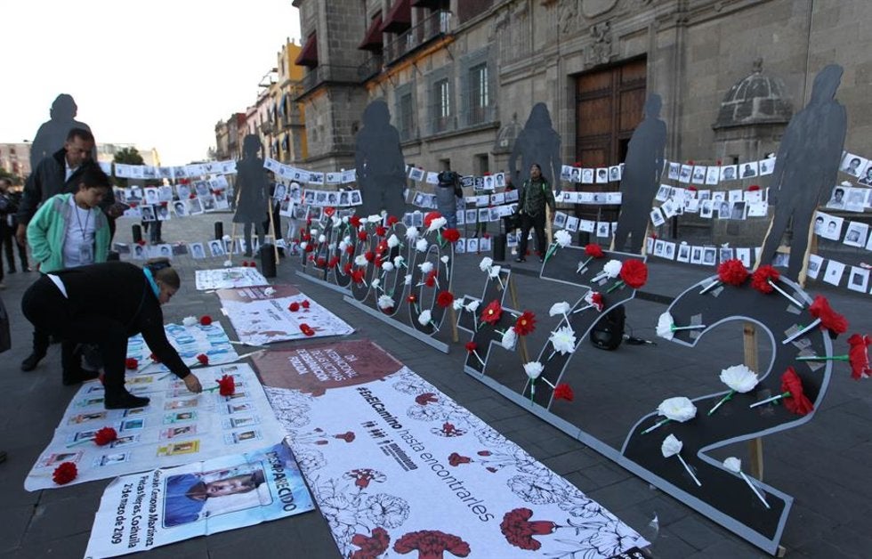 Protestan por sus desparecidos frente al Palacio Nacional (fotogalería)