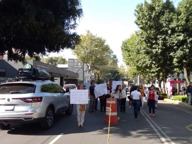 Bloquean trabajadores avenidas principales de CDMX