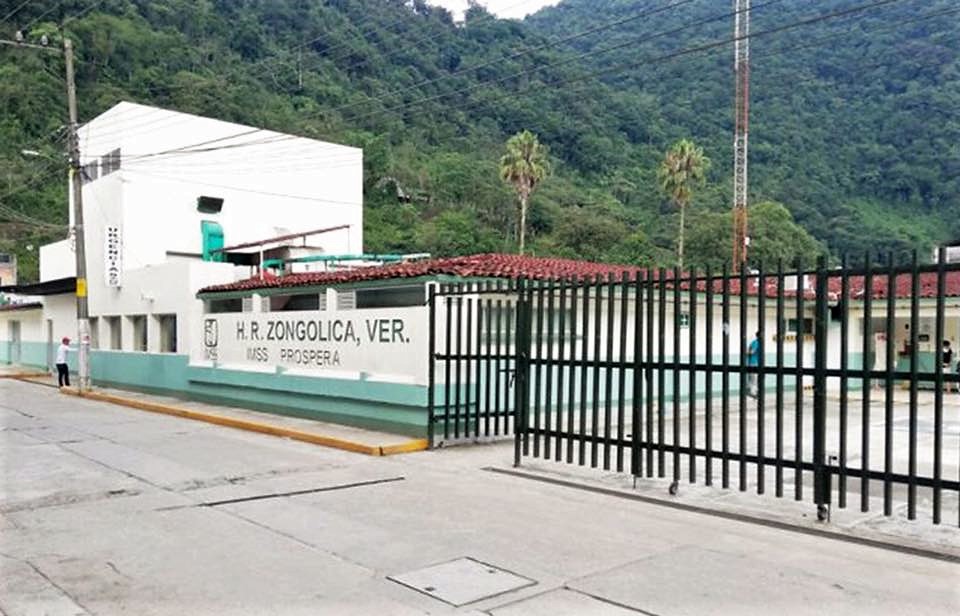 Manifestantes exigen a AMLO más recursos para Hospital Rural en Veracruz