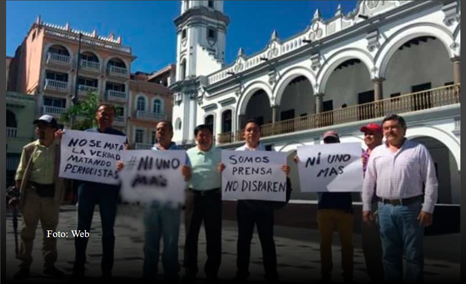 Periodistas se manifiestan en Veracruz