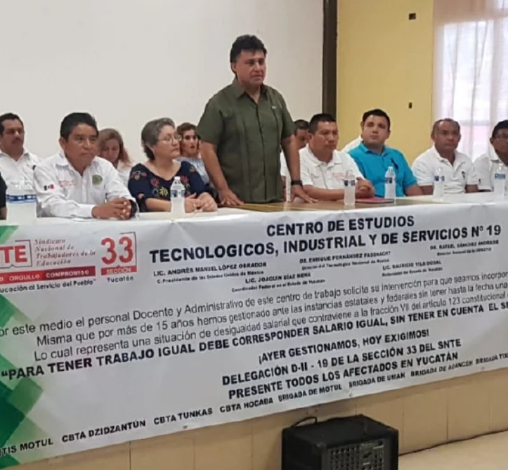 Inconformidad de maestros y de personal administrativo (Yucatán)