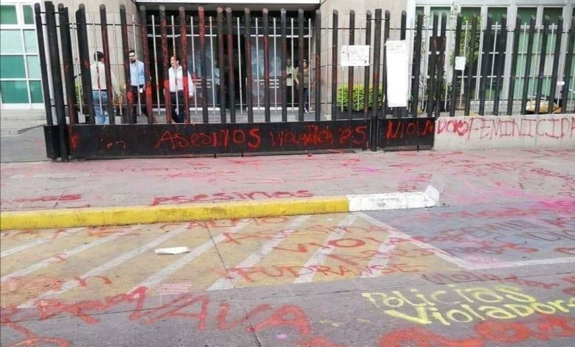 Vandalizan edificio de Fiscalía en San Luis Potosí por feminicidios