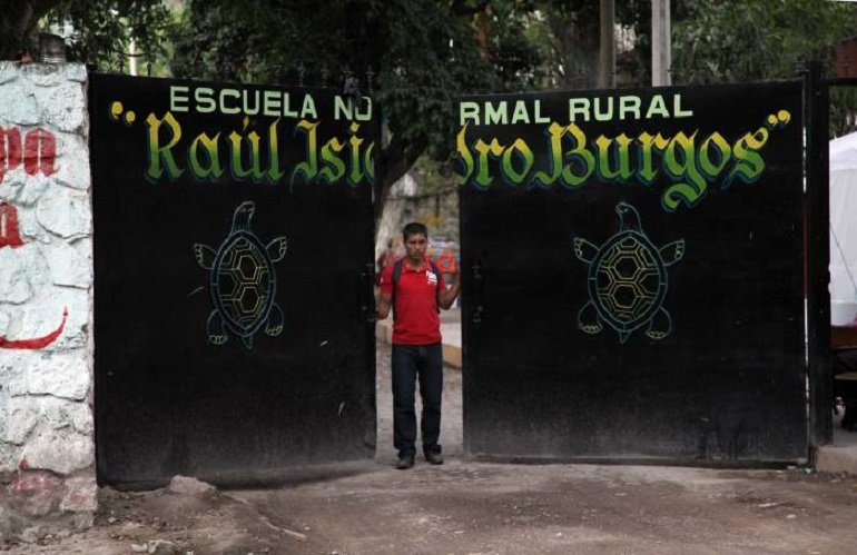 Advierten estudiantes de Ayotzinapa que lucharán contra intentos de cerrar esa escuela (Guerrero)