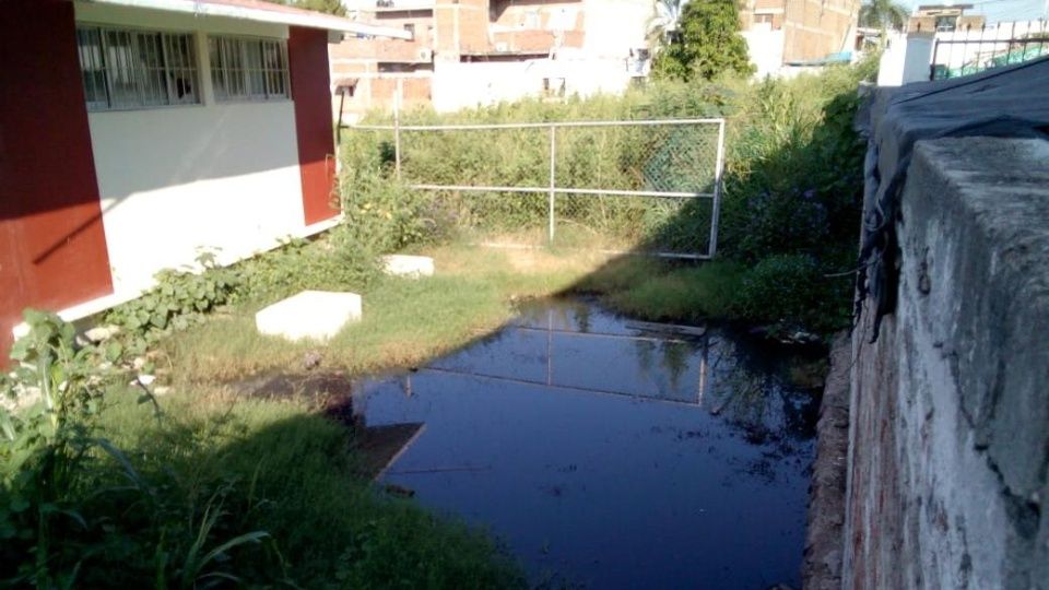 Niños enferman por derrame de aguas negras en escuela (Sinaloa)