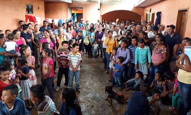 El gobierno se olvidó de nosotros, se quejan desplazados de la sierra en Tecpan (Guerrero)