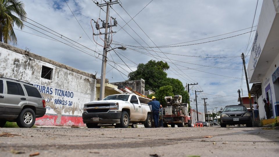 Vecinos pasan más de 48 horas sin energía eléctrica en Mazatlán (Sinaloa)