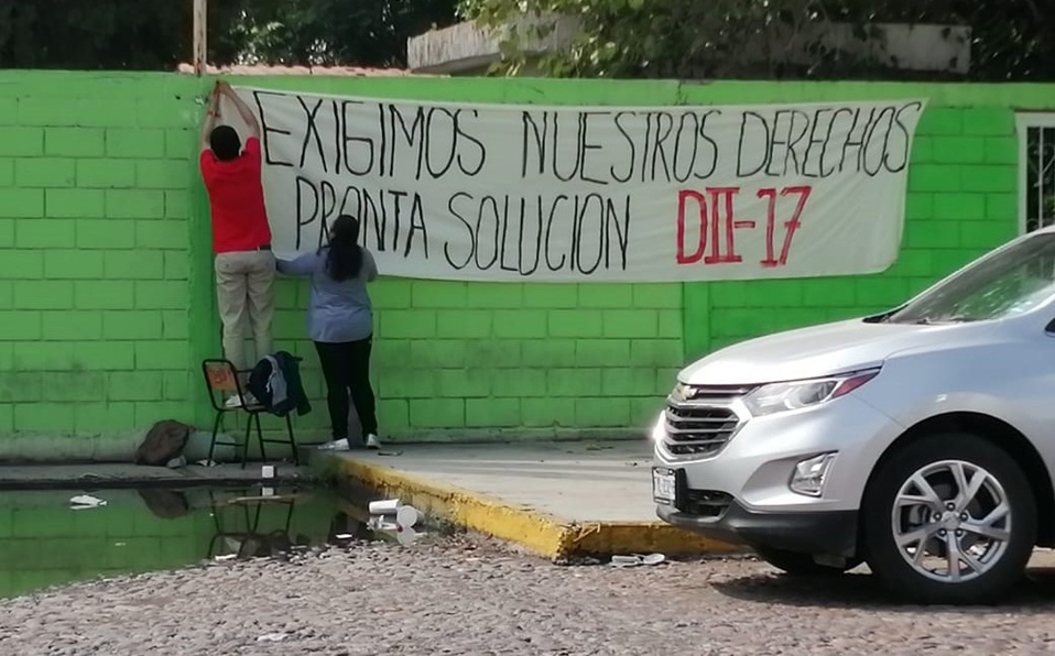 Continúan inconformes docentes de preparatorias de Gómez Palacio (Durango)
