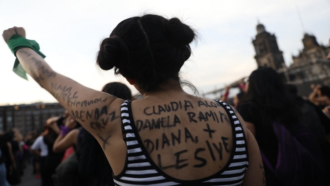 ‘Un violador en tu camino’ cimbra el Zócalo; así se adaptó en México la protesta global (Ciudad de México)