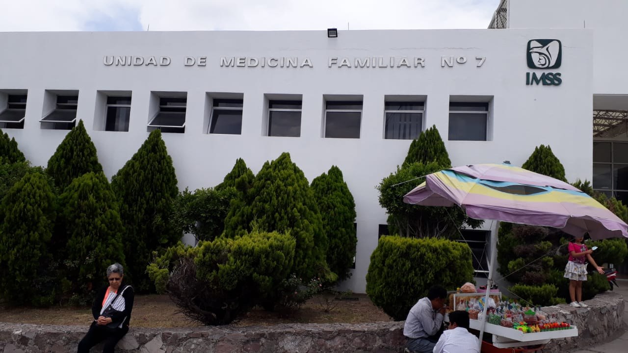 Denuncian la falta de limpieza de las clínicas del IMSS en San Juan del Río; urge personal de intendencia (Querétaro)