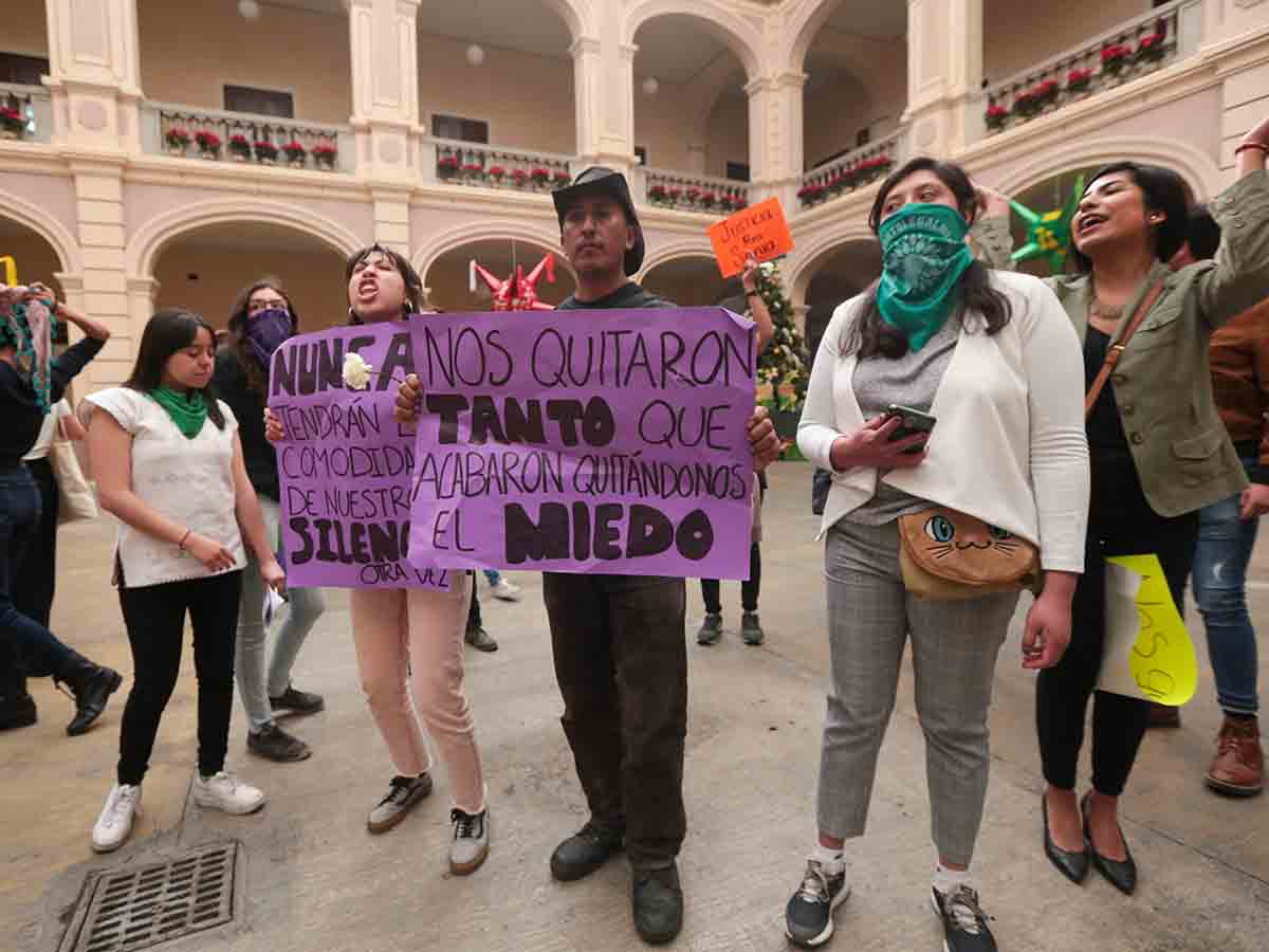Toman Rectoría 5 horas por asesinato de maestra de UAEM (Estado de México)