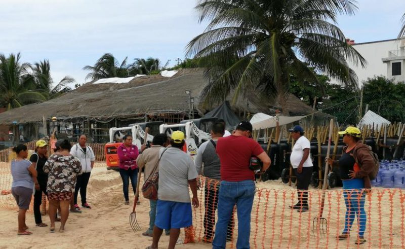 Playa del Carmen: recogedores de sargazo, en paro de labores