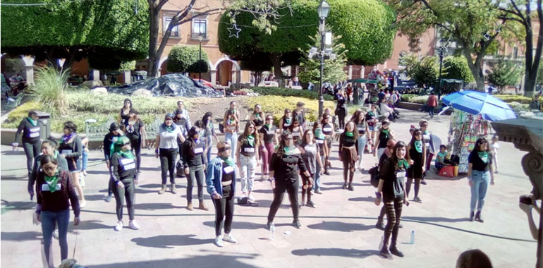 Feministas protestan tras asesinato de mujeres en Querétaro