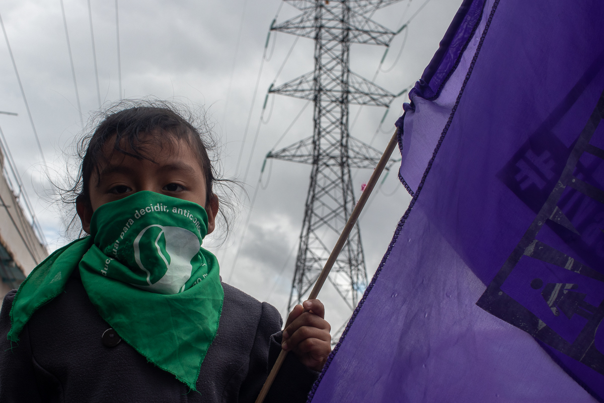 Niñas se suman a la marcha por las asesinadas y desaparecidas en Chimalhuacán (Estado de México)