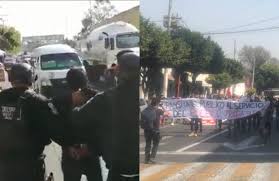 Policías repliegan a golpes manifestación contra aumento de pasaje (Estado de México)