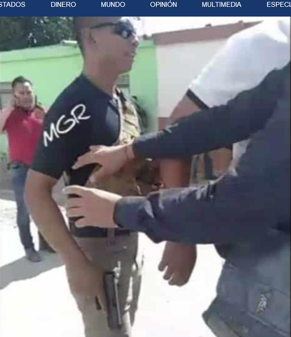 VIDEO: Policía de Morelos amedrenta con pistola a manifestantes antiAMLO